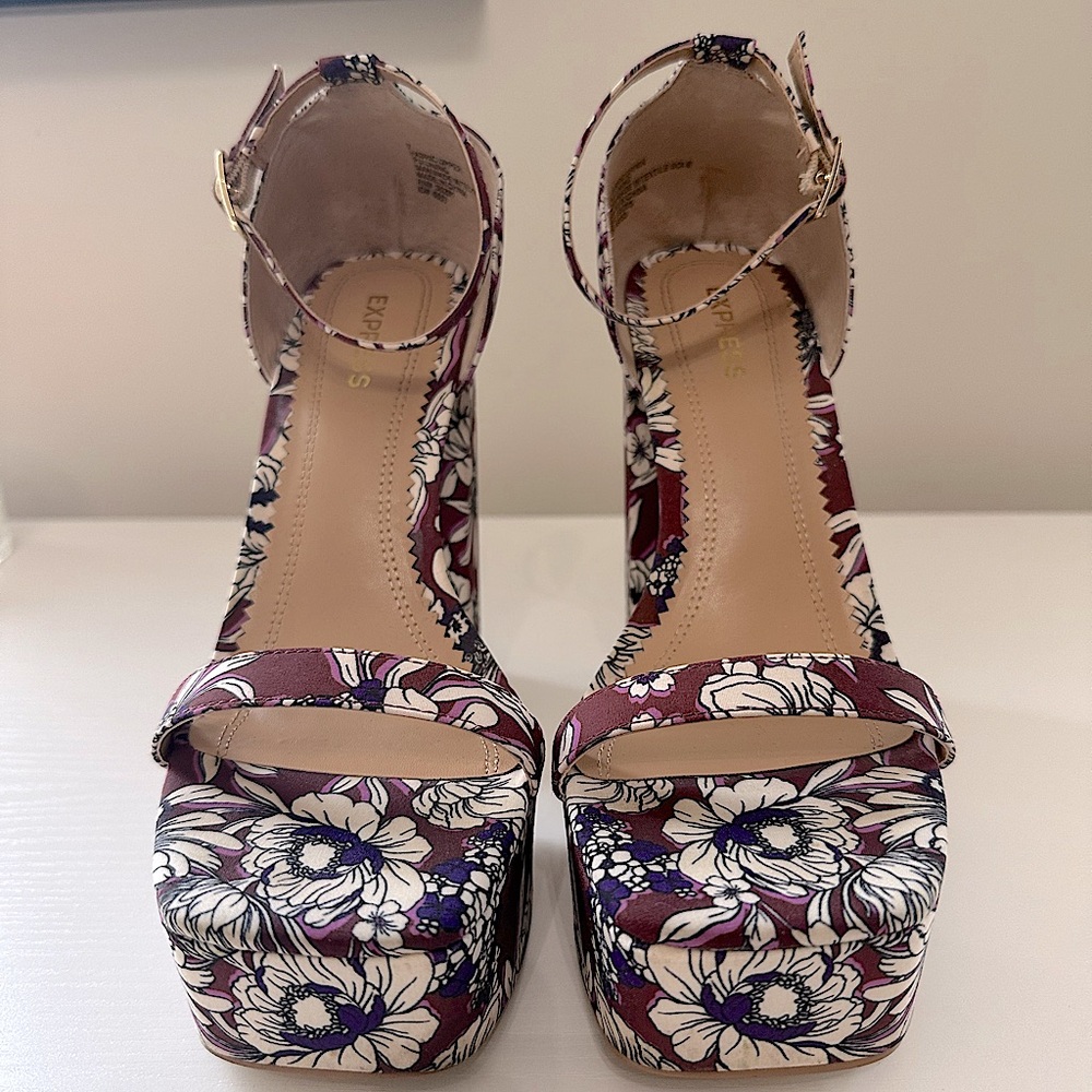 Express, Floral Platform Heeled Sandals, size 7 (37). Floral Heeled, Open toes. - Picture 2 of 9